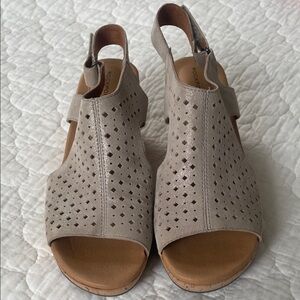 Rockport Women's Taupe Perforated Sandals